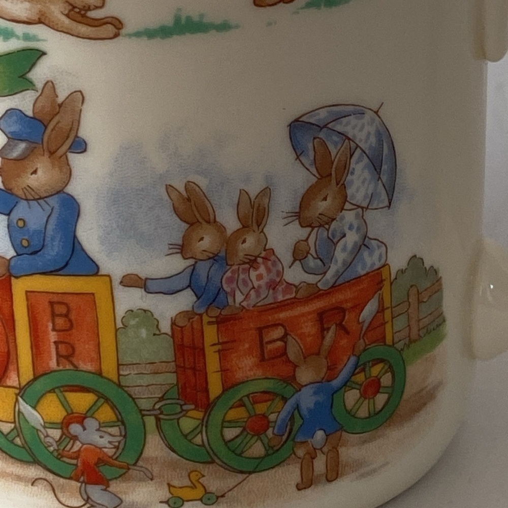 Bunnykins royal doulton 2 handled mug baby cup bunny to the town station - Picture 8 of 11